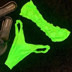 *NEW* Neon Green Bikini 👽